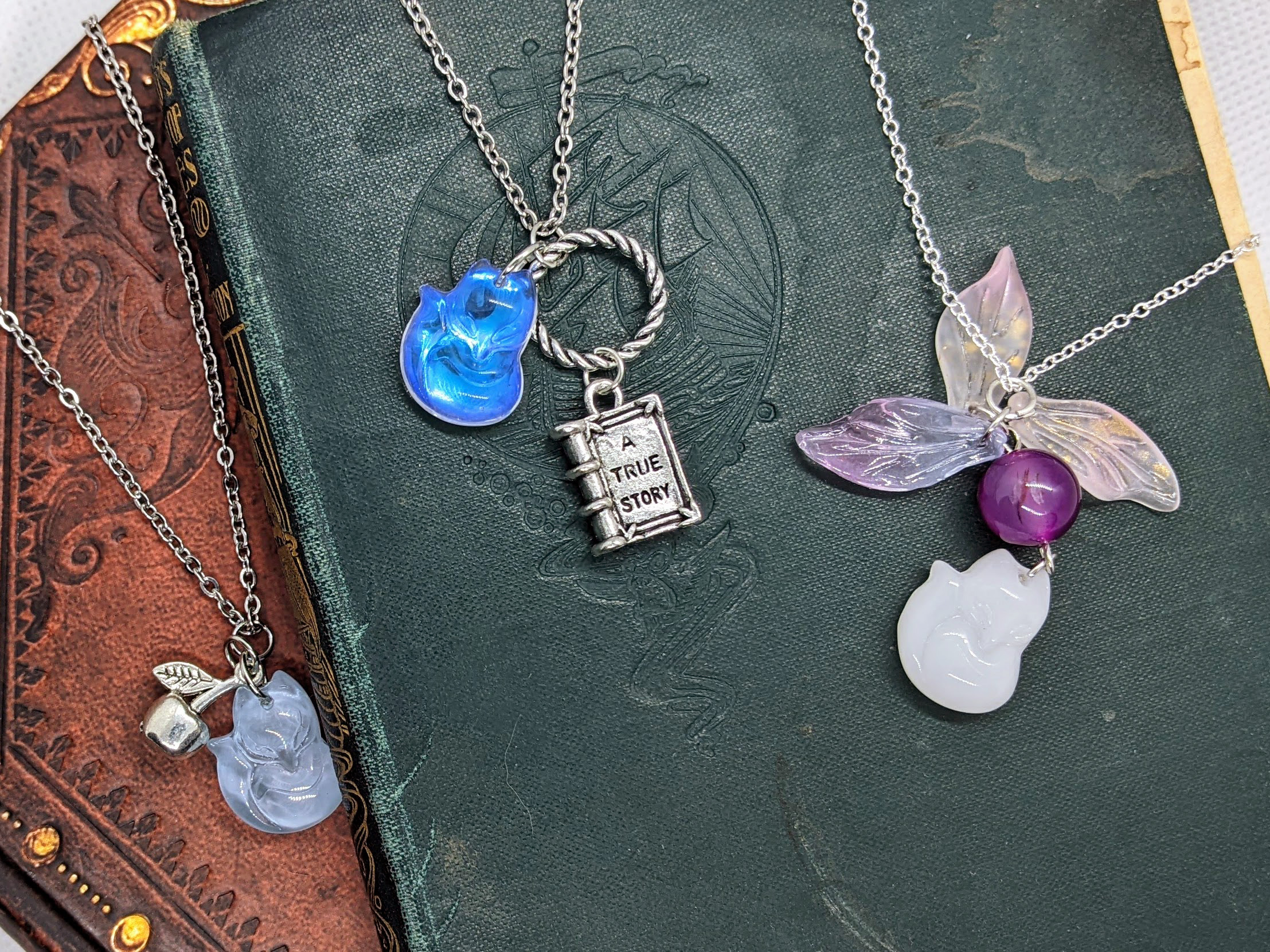Stone fox necklaces